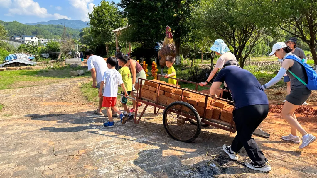 大家一起驾驶板车