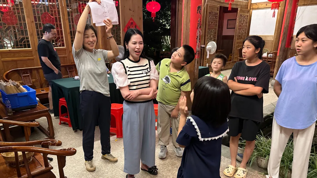 将建筑元素用你比划我猜的游戏，让家长和孩子培养默契